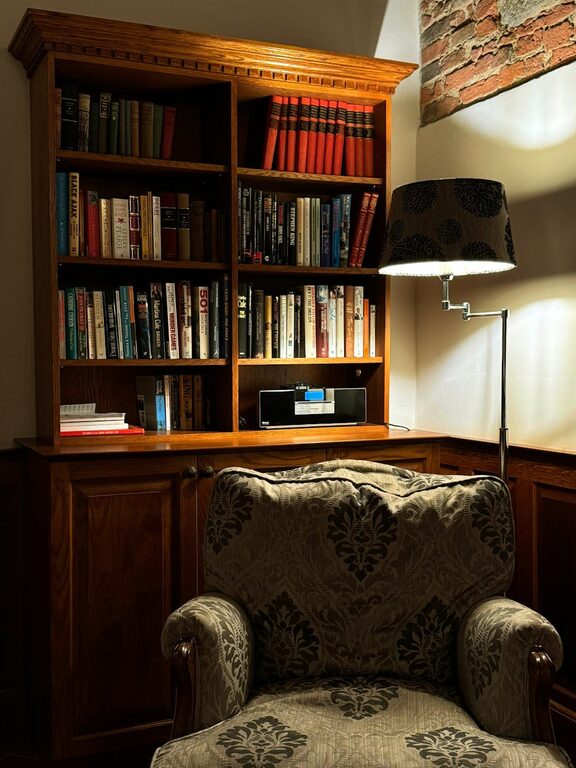 How to Create a Cozy Reading Nook at Home