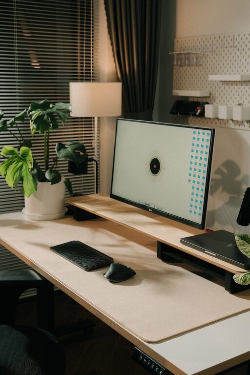 How to Create a Cozy and Organized Workspace at Home